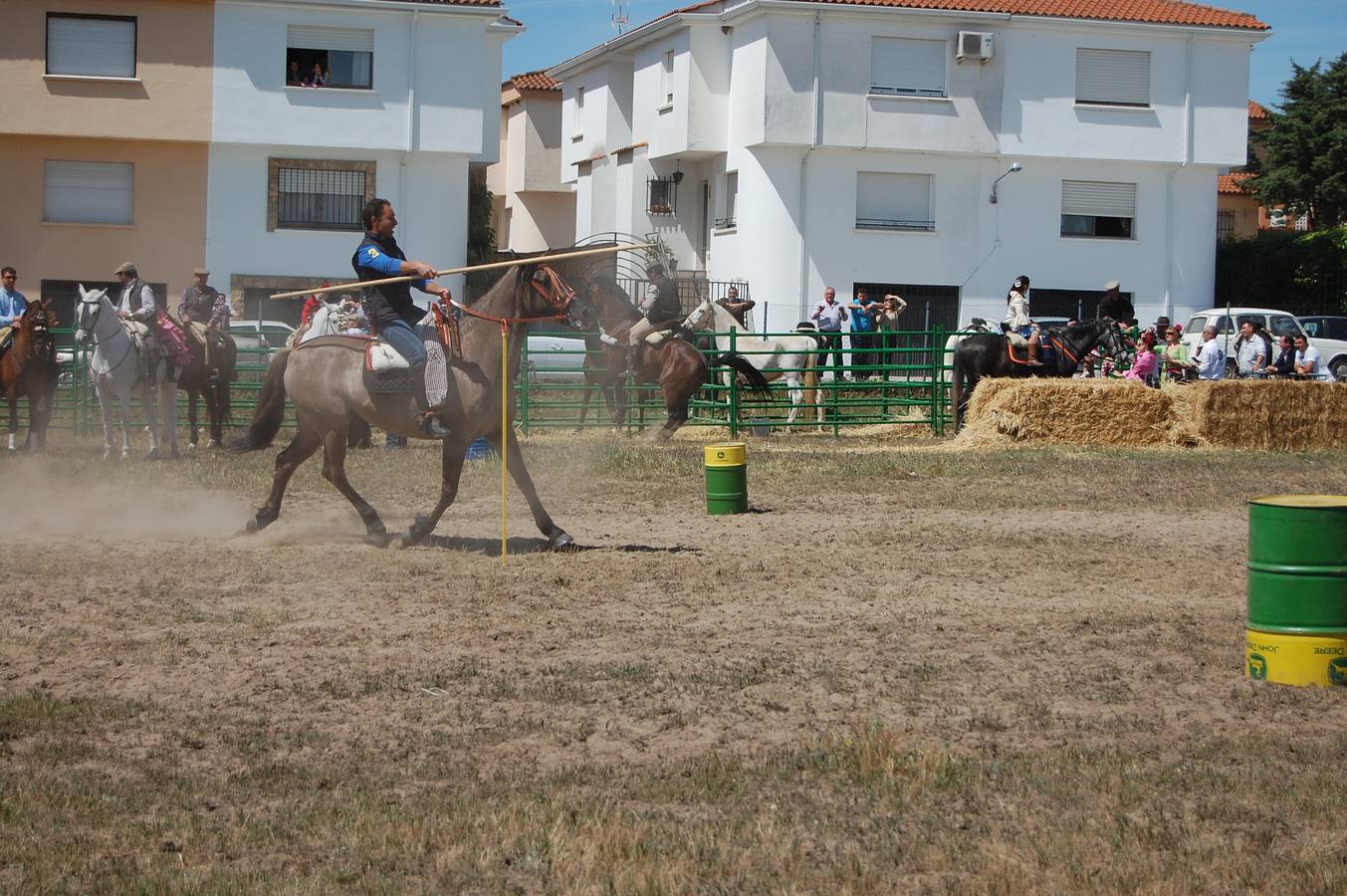 Talayuela disfruta de sol en su segundo día de Feria