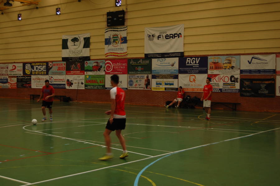 Las XXXVII 24 Horas de fútbol-sala de Talayuela arrancan con 41 equipos en categoría absoluta