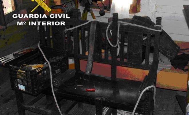 Detenidos cinco jóvenes por robar y torturar a un hombre