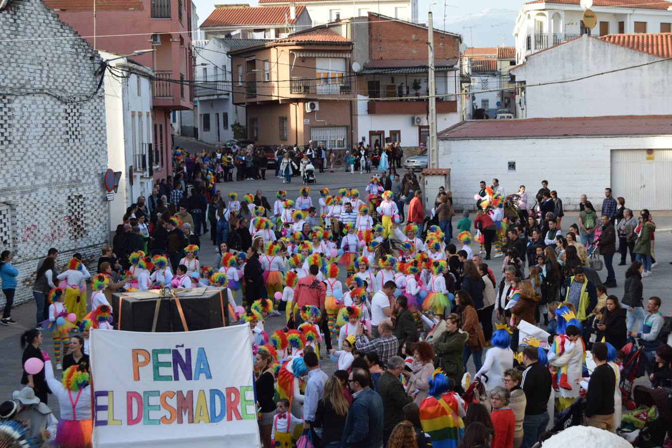 Talayuela recupera un desfile multitudinario