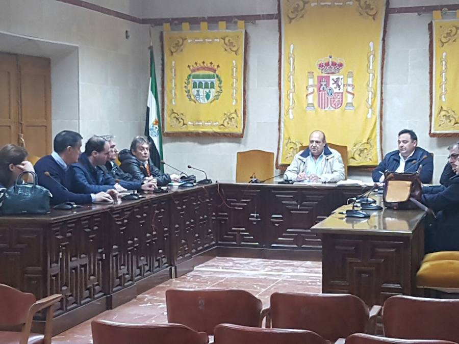 Los municipios enfrentados a la CHT acuerdan unir sus fuerzas