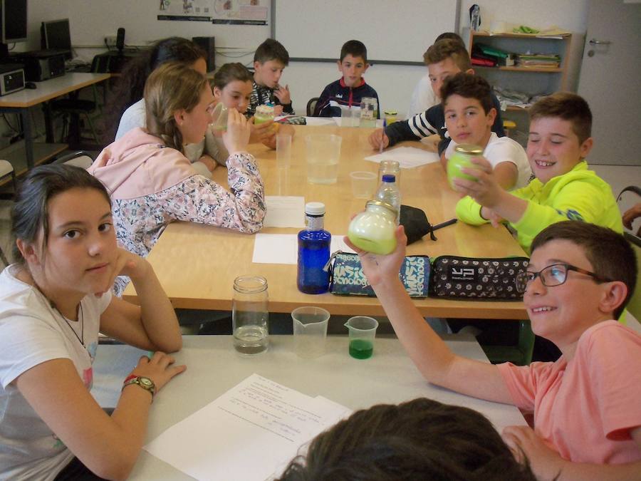 Los alumnos del CEIP Juan Güell disfrutan con las Olimpiadas Matemáticas y Científicas