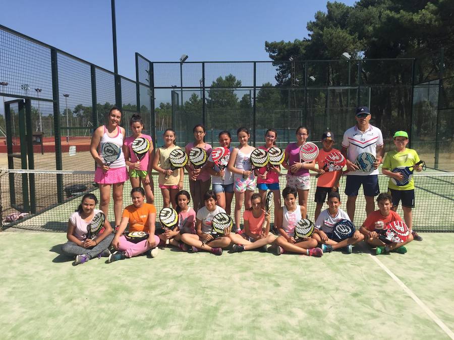 Los alumnos del Juan Güell conocen el Pádel
