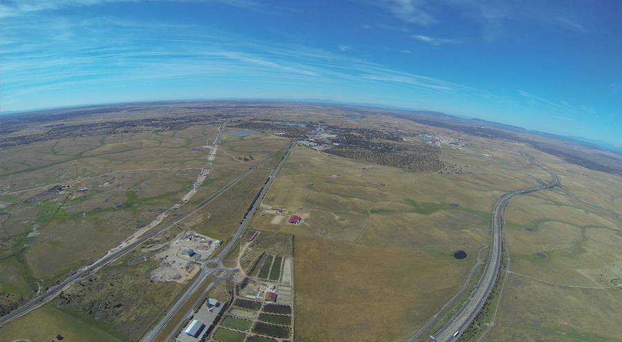 El trazado de la futura obra del AVE por Extremadura, a la altura de la provncia de Cáceres, visto desde el aire