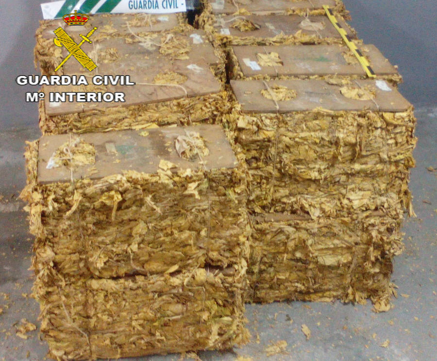 La Guardia Civil intercepta una furgoneta cargada con 810 kilos de tabaco de contrabando procedentes de Talayuela