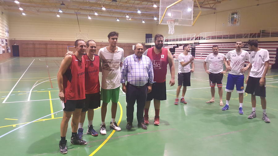 El Torneo de 3x3 de baloncesto de Talayuela reparte más de 600 euros en premios