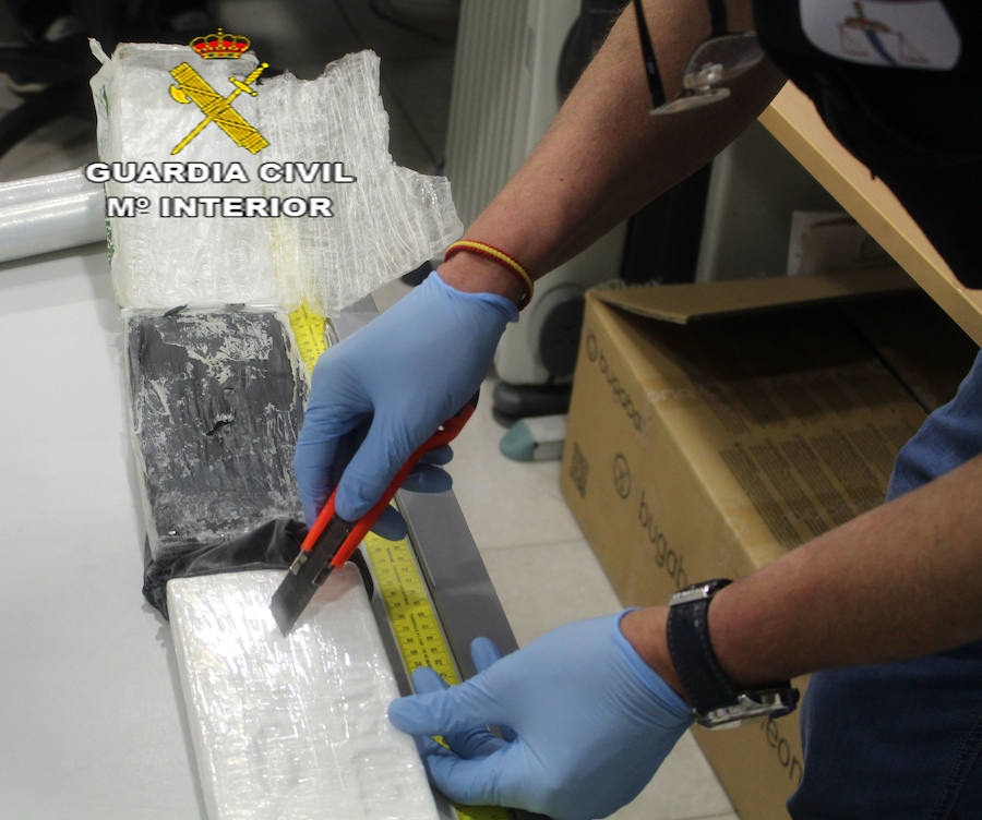 La Guardia Civil detiene a tres personas, integrantes de un grupo criminal dedicado al tráfico de drogas en Navalmoral