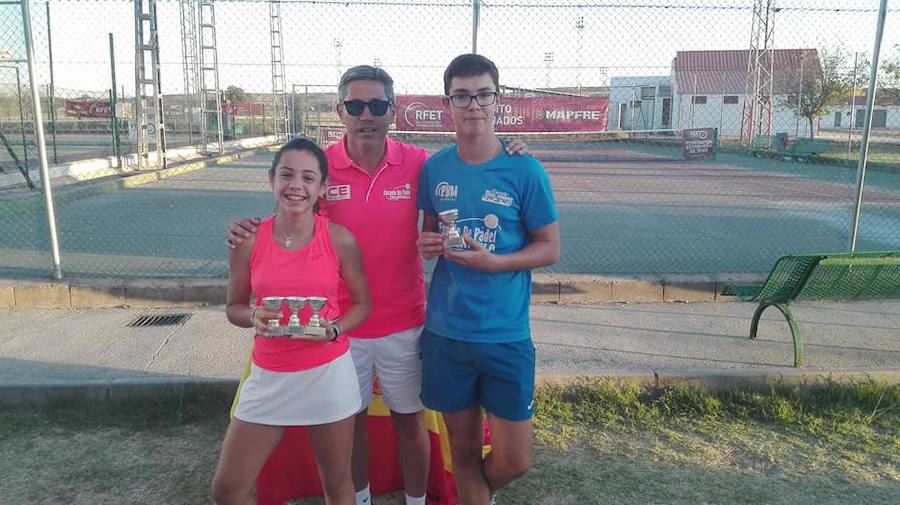 Buenos resultados de la Escuela de Pádel en el Torneo San Miguel 2017