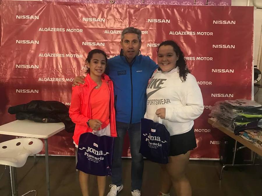 La Escuela de Talayuela logra una victoria y un segundo puesto en el Torneo de Pádel de Navalmoral