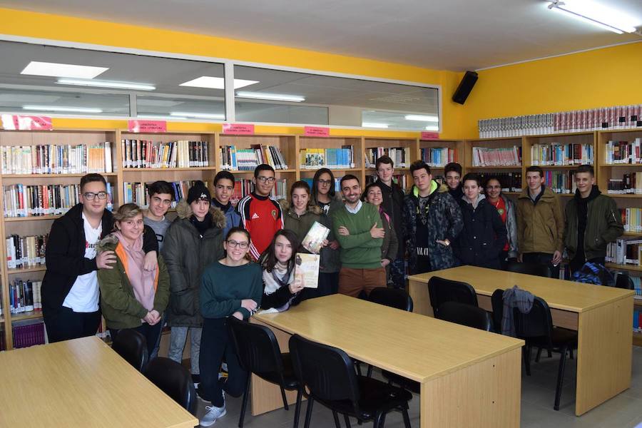 El escritor Daniel Blanco, fomenta la lectura a los alumnos del San Martín