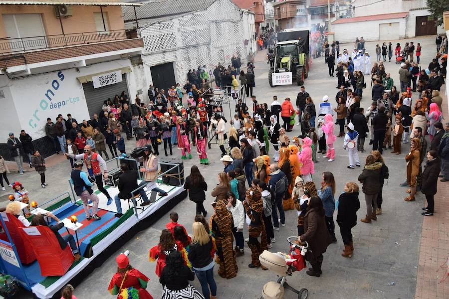 Hoy, desfile de comparsas y carrozas y carnaval nocturno