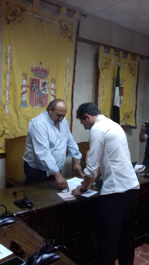 Ismael Bote toma posesión como nuevo concejal del Ayuntamiento de Talayuela
