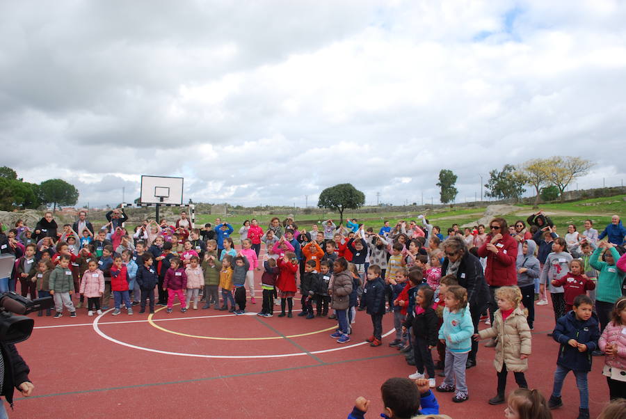 Alumnado del colegio Las Américas, en la celebración del día de la Infancia 