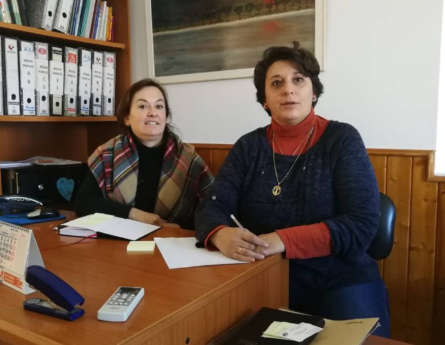 Chari Sánchez, a la izquierda con una compañera 