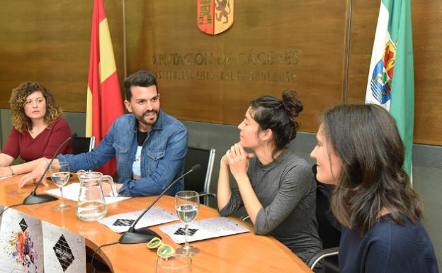 El diputado de Cultura, Álvaro Sánchez, presenta el Muro Crítico