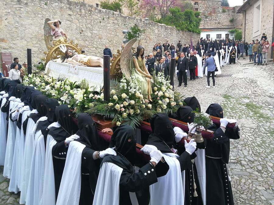 El Santo Sepulcro bajando del palacio de Luis de Chaves, por la Cuesta de la Sangre 