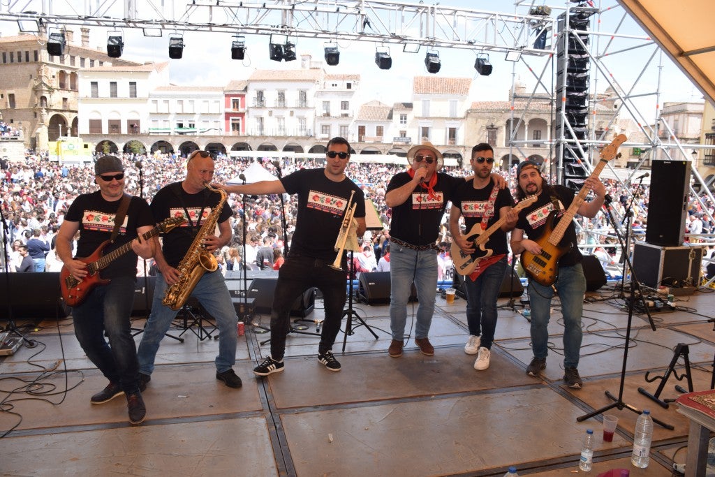 Imagen secundaria 1 - El Chíviri congrega a 12.000 personas en Trujillo