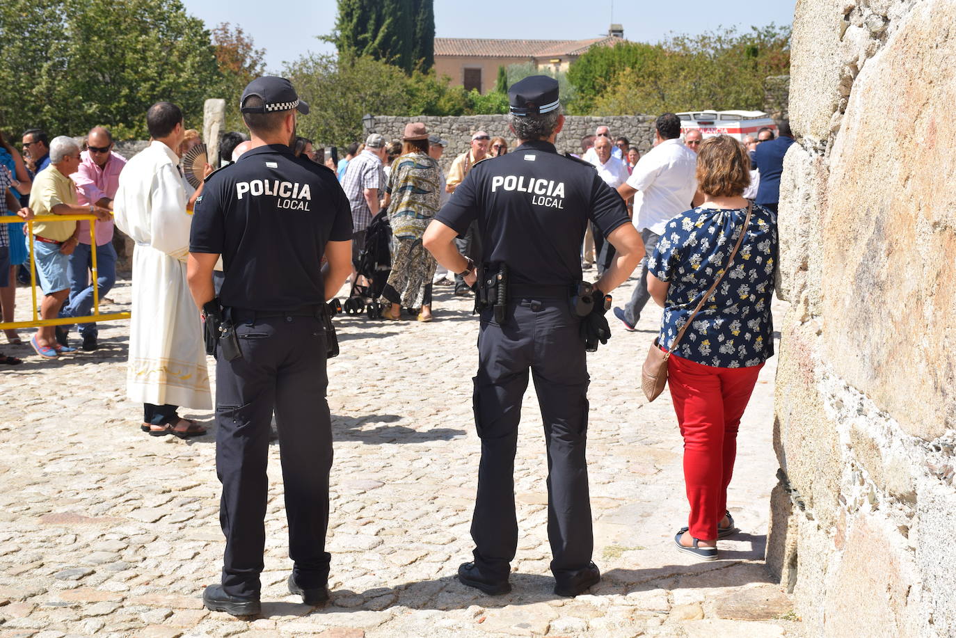 La ciudad despidió ayer los actos religiosos de las fiestas patronales con la tradicional subida, en procesión, de la Patrona, la Virgen de la Victoria, desde la iglesia de San Martín a la alcazaba trujillana. En su explanada, se cantó por última vez en estas fiestas el himno Salve. 