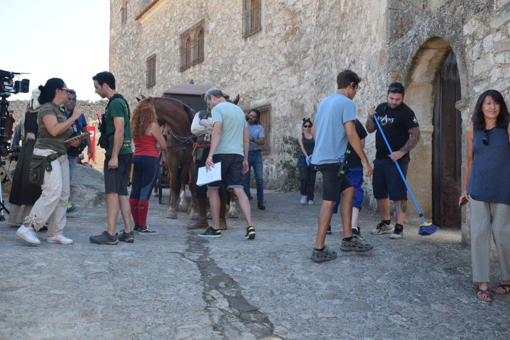 La parte antigua se convirtió en la Plasencia del siglo XVI, por donde caminaba la heroína Inés de Suárez, justo antes de emprender su viaje al Nuevo Mundo en busca de su marido, Juan de Málaga. Así fue parte del rodaje de la serie 'Inés del alma mía' en la ciudad. Contó con tres jornadas y en ellas participó la protagonista, Elena Rivera.