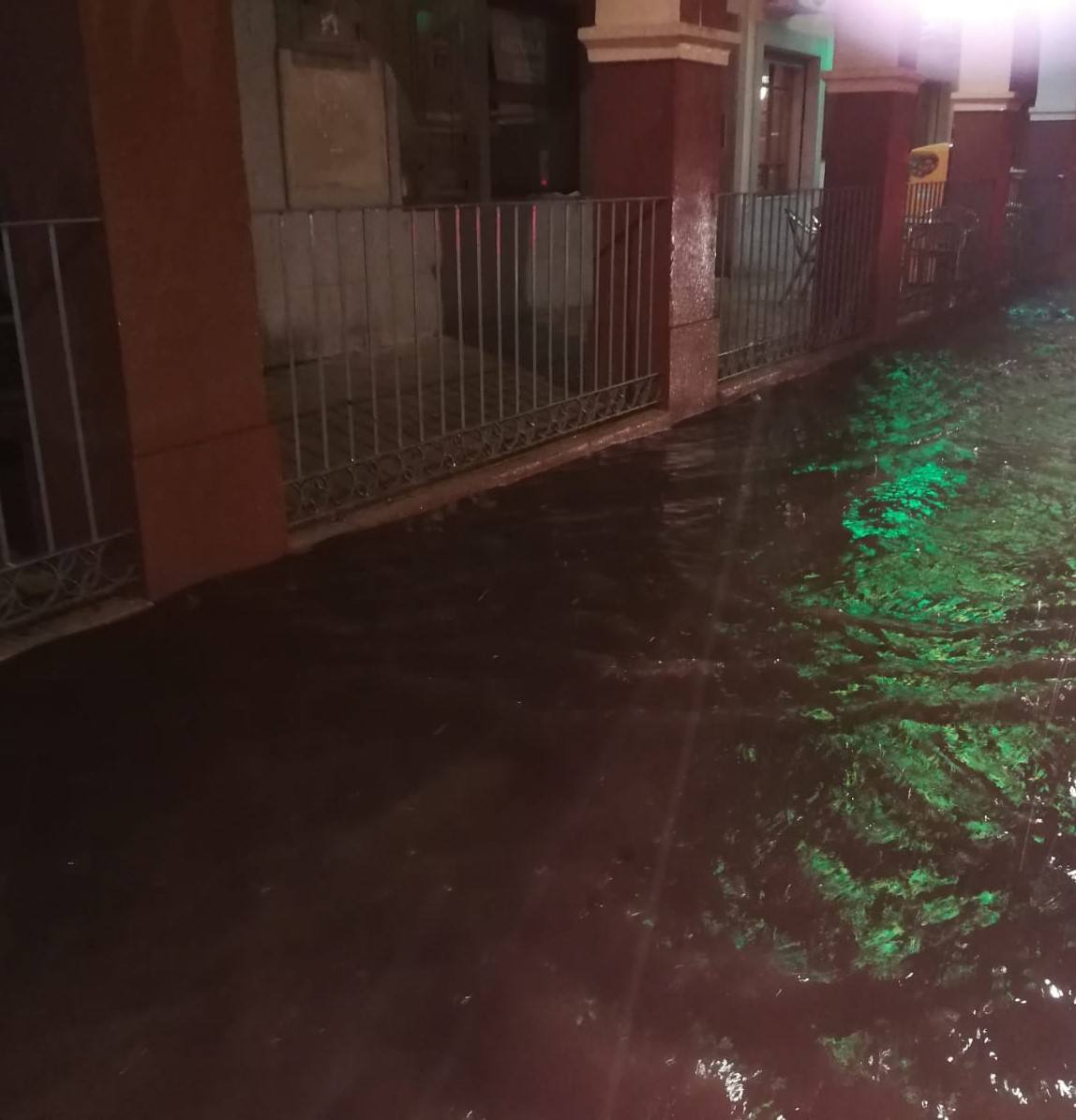 Imagen secundaria 2 - Una fuerte tormenta provoca diversos incidentes en la ciudad