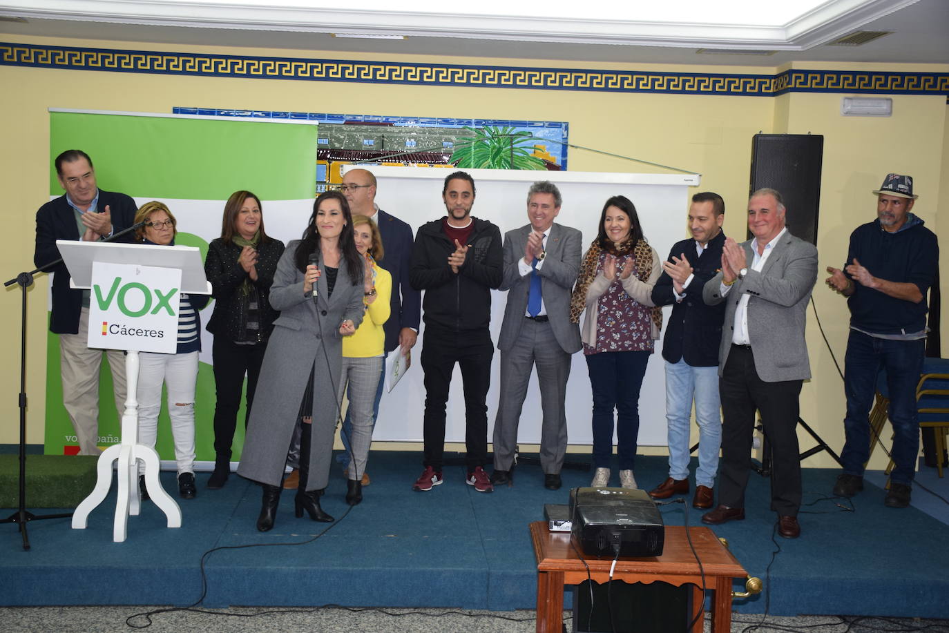 Magdalena Nevado y Vicente Carretero, junto a otros compañeros de la formación 