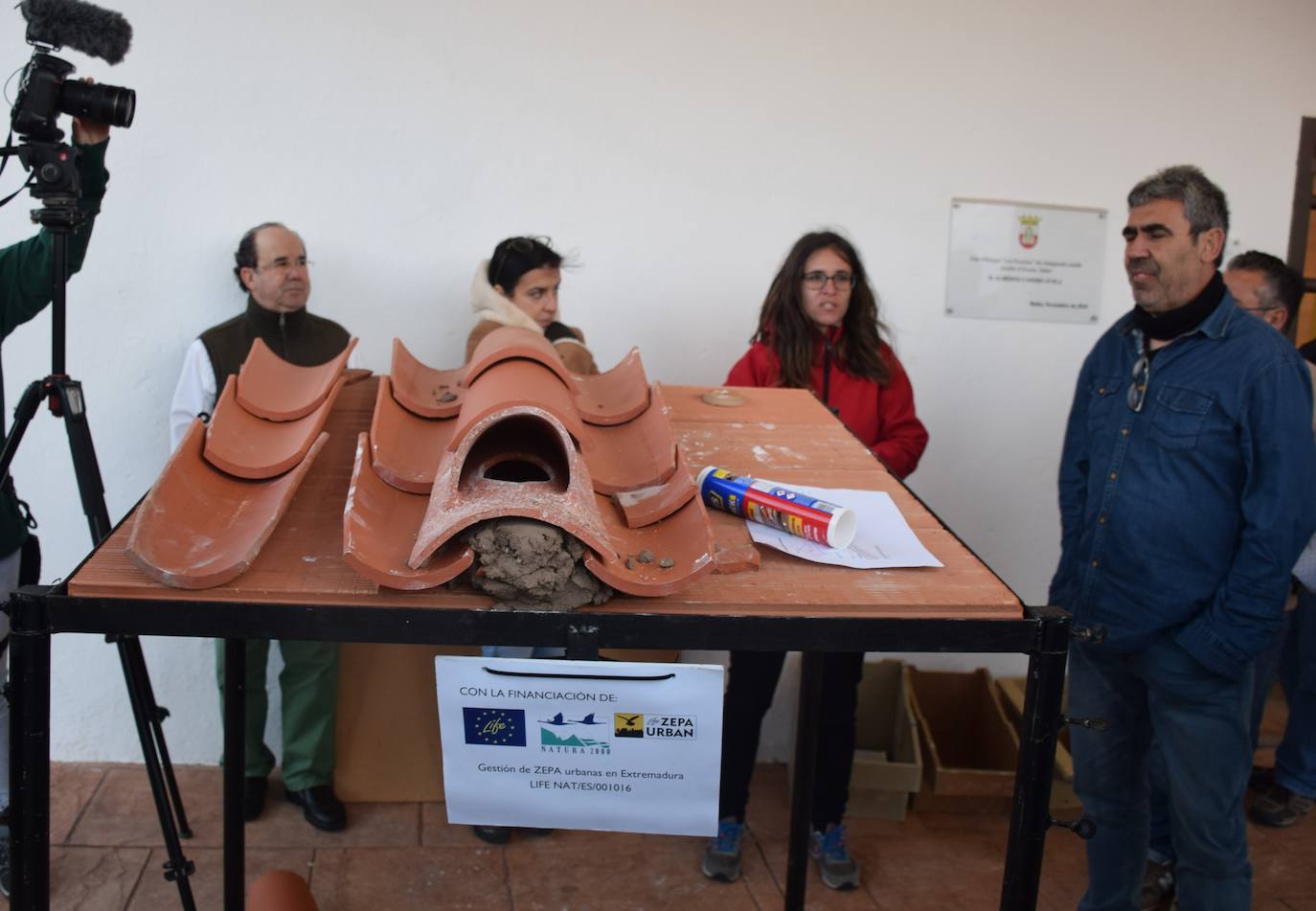 Los participantes del taller conocieron la forma de tapar los mechinales con unas medidas específicas 