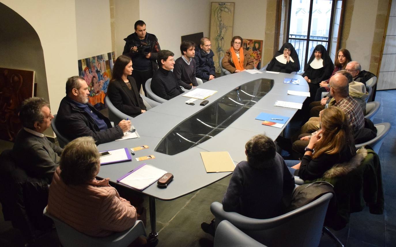 Encuentro de representantes de los colectivos para recibir las ayudas 