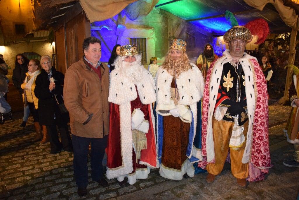 Participantes en la carroza de la Asociación de Empresarios de Trujillo 