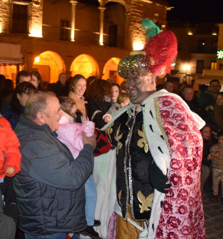 Participantes en la carroza de la Asociación de Empresarios de Trujillo 