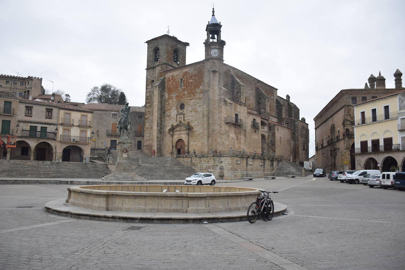 La plaza Mayor trujillana, ayer por la tarde. 