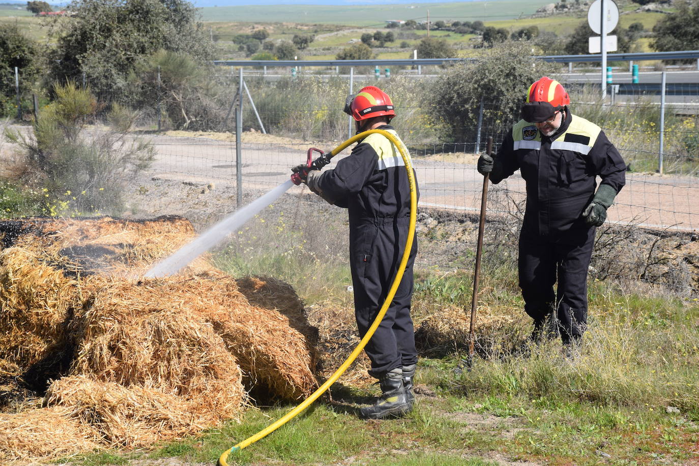 Imagen secundaria 2 - Sale ardiendo una nave de Copreca provocando diversos daños materiales