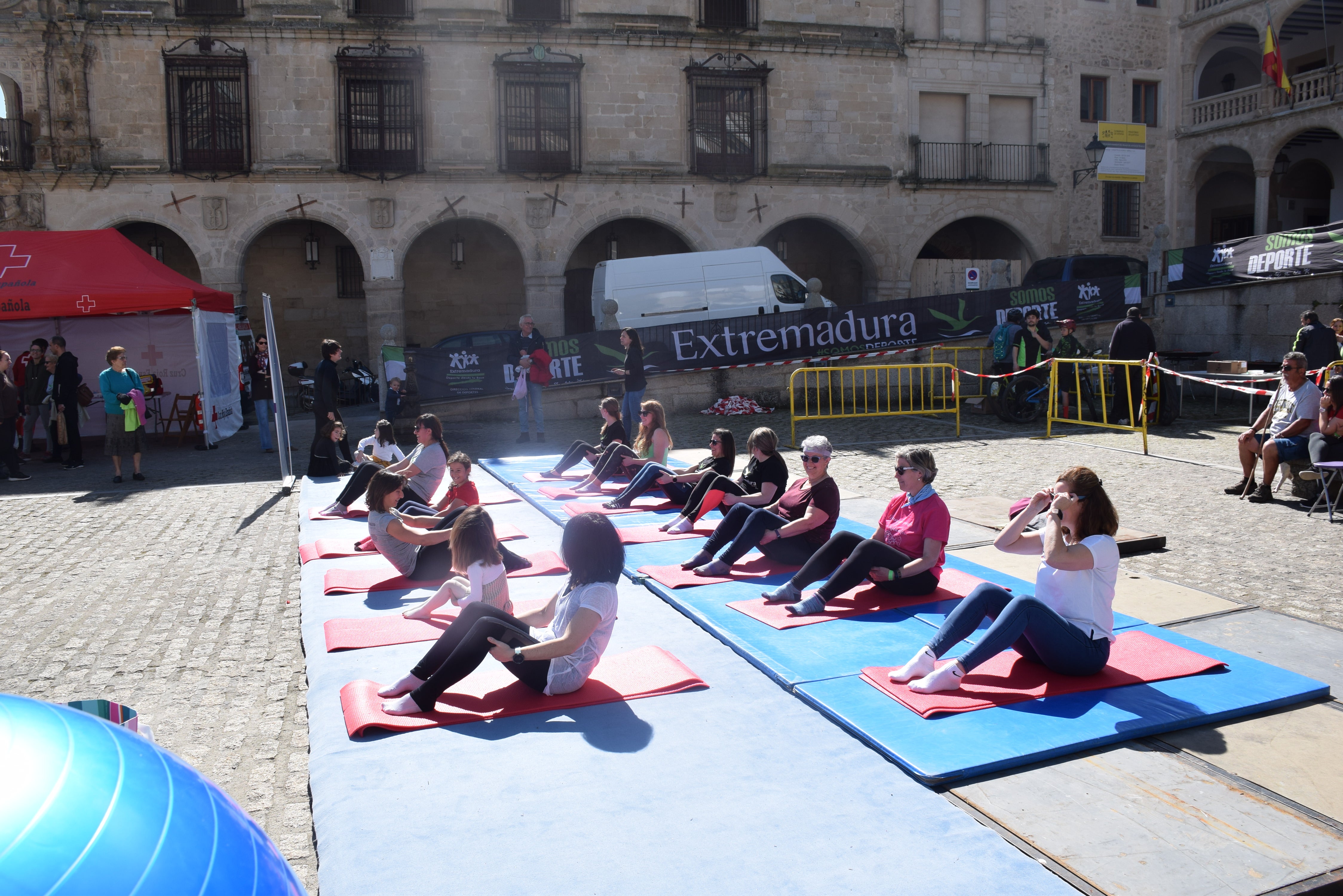 Fotos: La plaza Mayor acoge el programa 'Deporte y mujer'