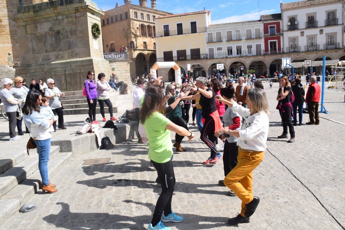 Fotos: La plaza Mayor acoge el programa 'Deporte y mujer'