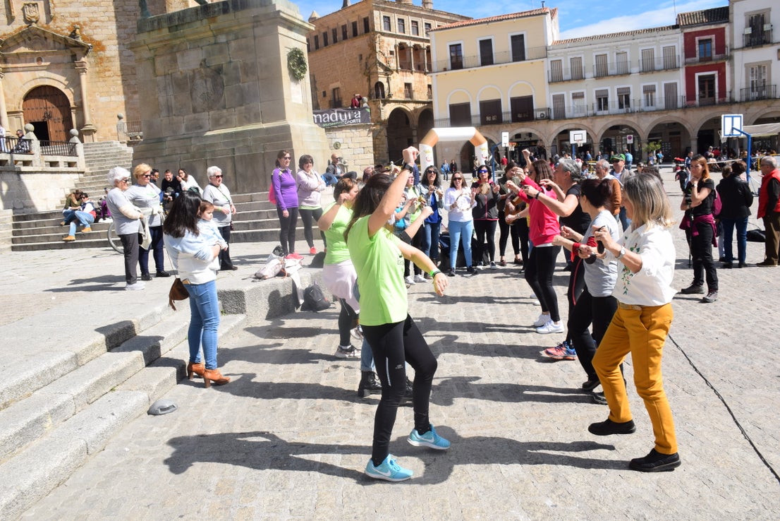 Fotos: La plaza Mayor acoge el programa 'Deporte y mujer'
