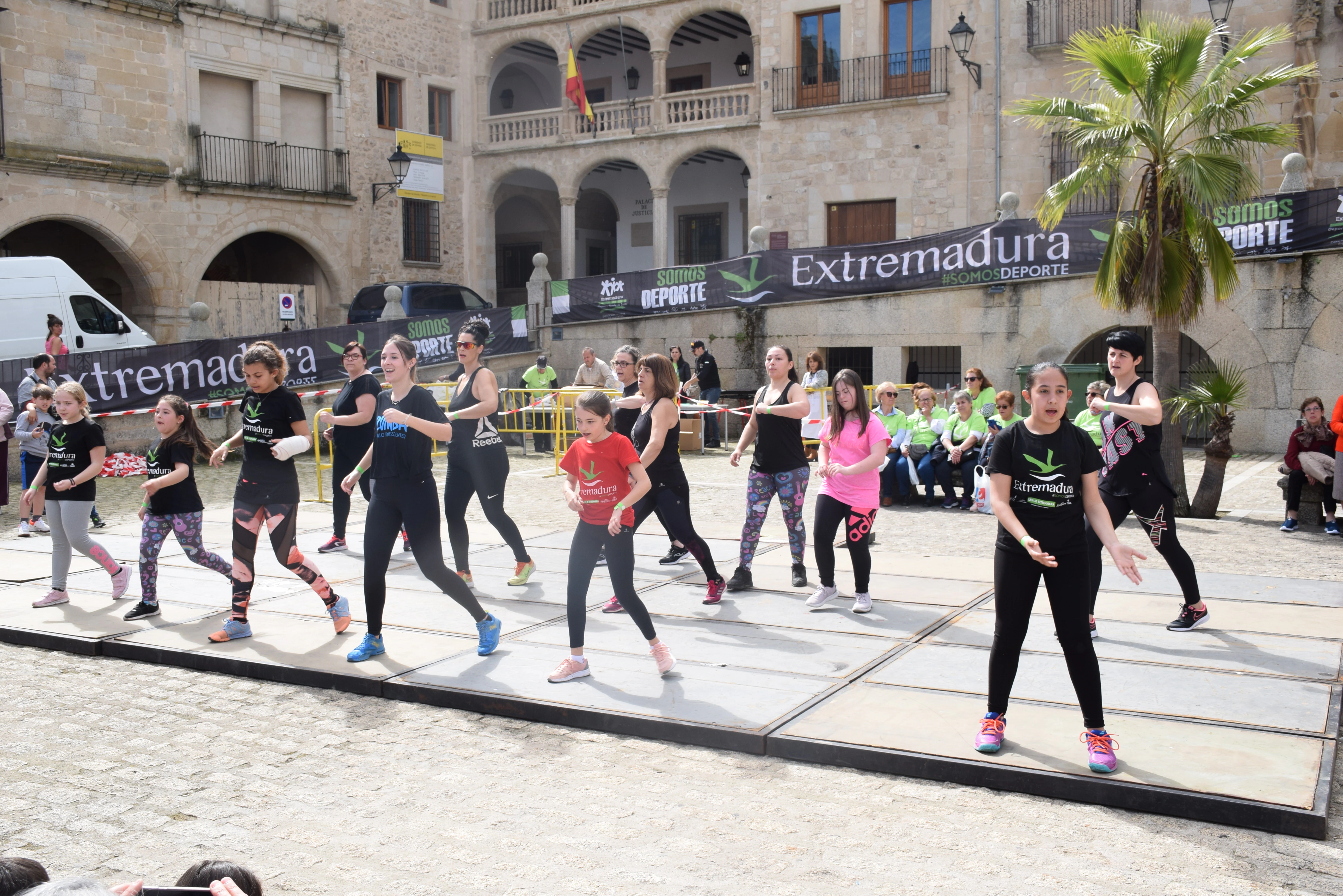 Fotos: La plaza Mayor acoge el programa &#039;Deporte y mujer&#039;