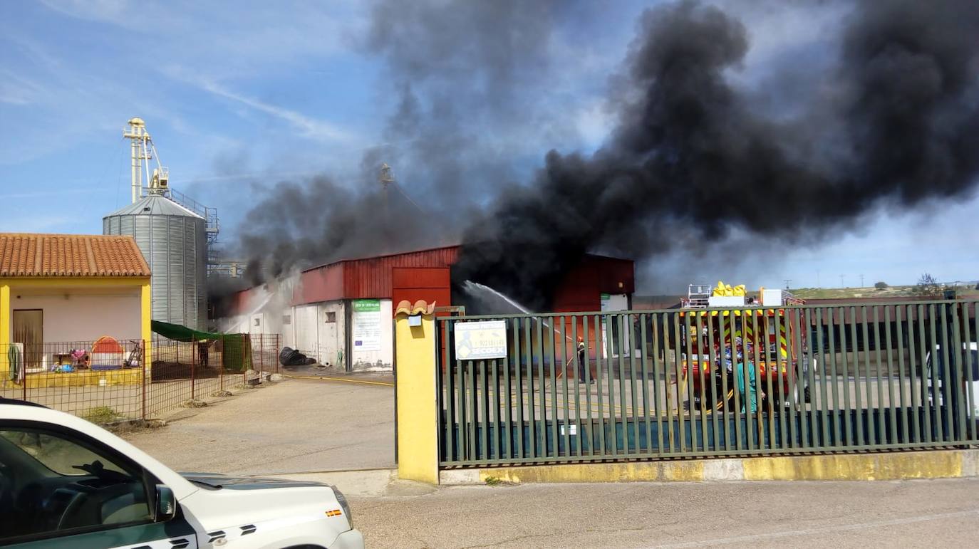 Fotos: Incendio en una nave en Copreca