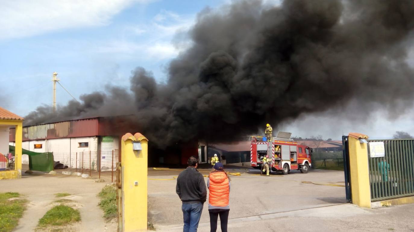 Fotos: Incendio en una nave en Copreca