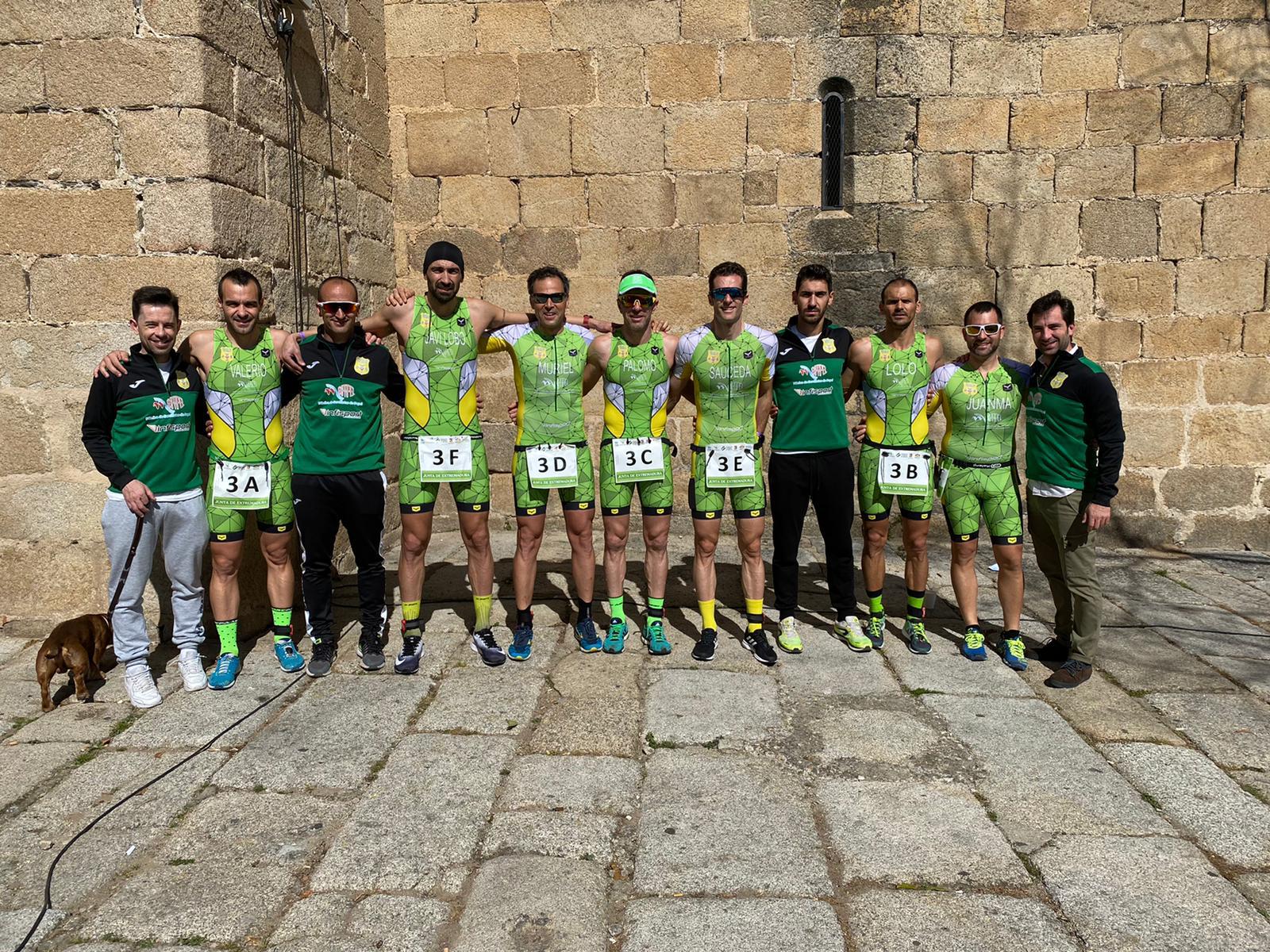 Integrantes del equipo de triatlon 
