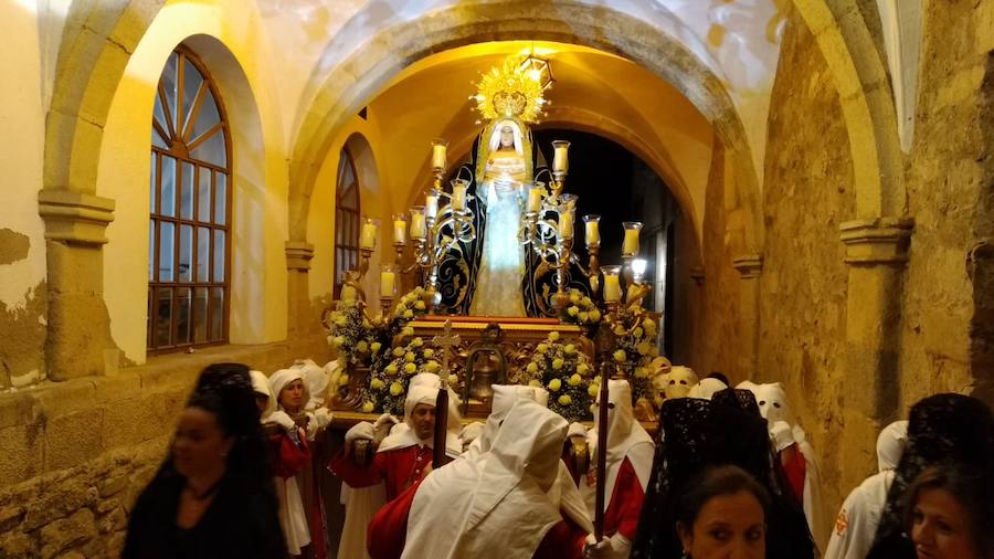 La ciudad celebró en 2019 sus dos procesiones del Jueves Santo a pesar de la lluvia