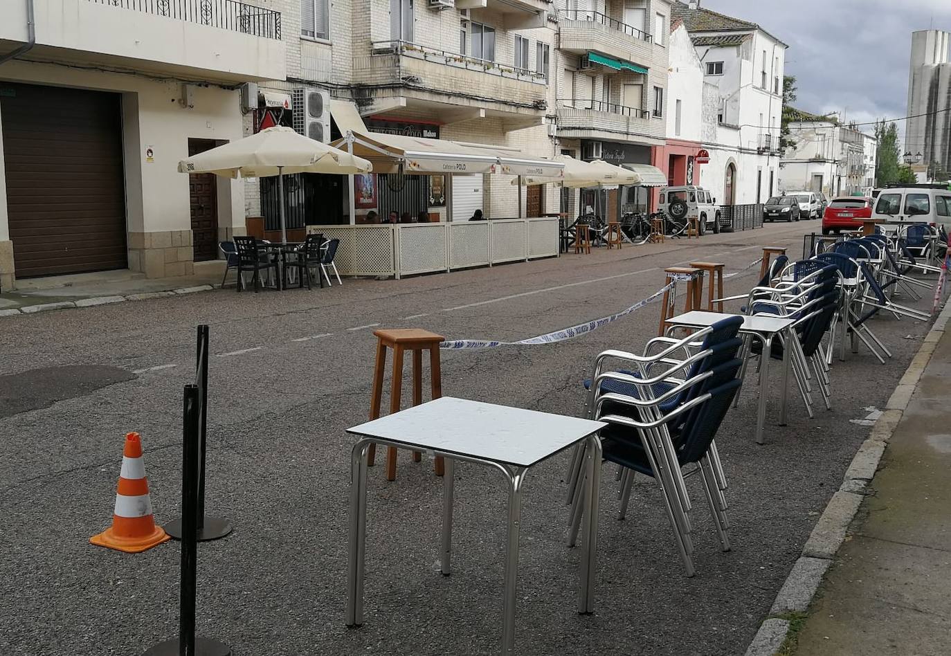 Una de las terrazas que permanecen abiertas desde el prmer momento, a pesar de la lluvia 