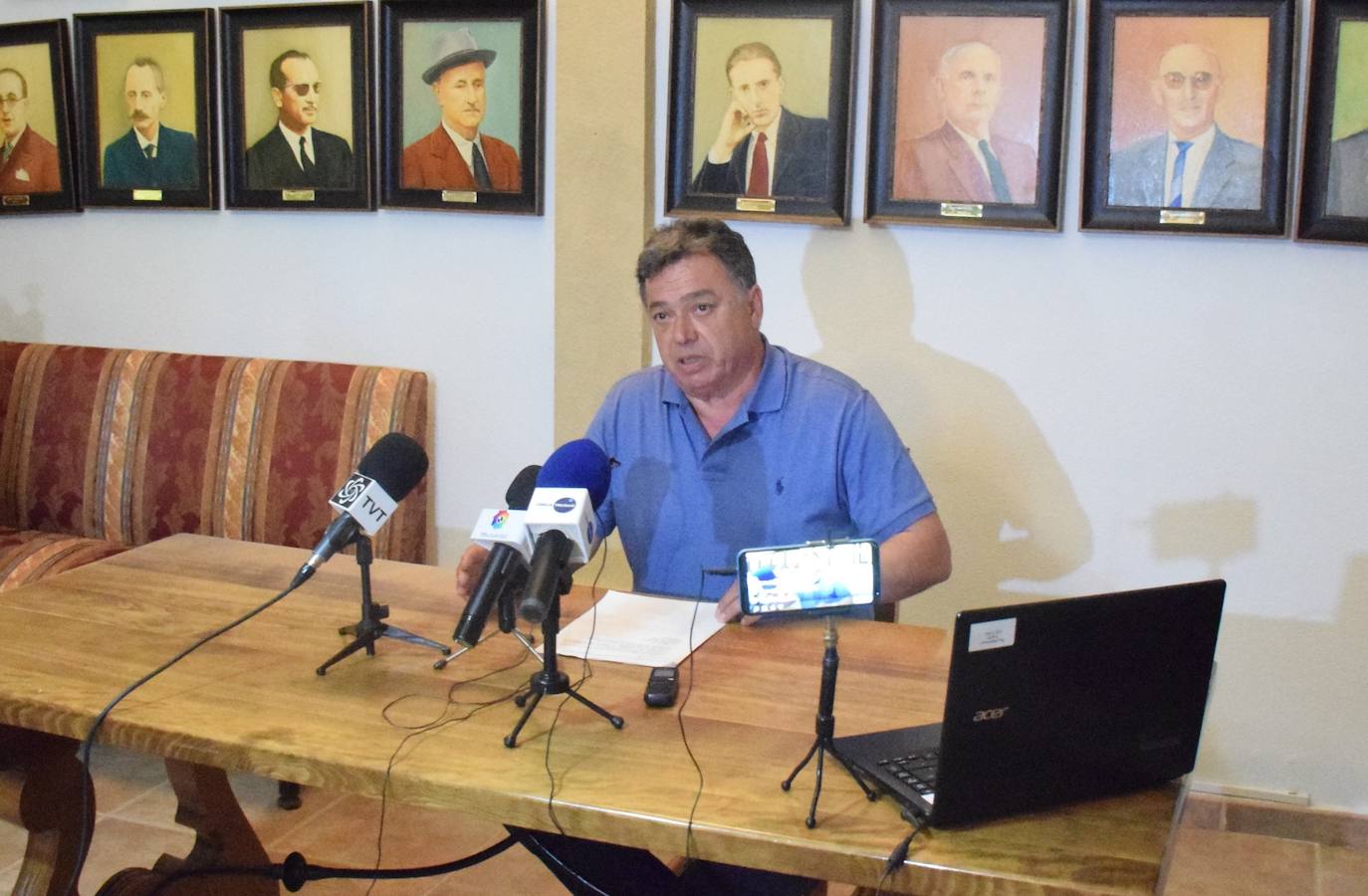 El alcalde, en la rueda de prensa celebrada ayer 