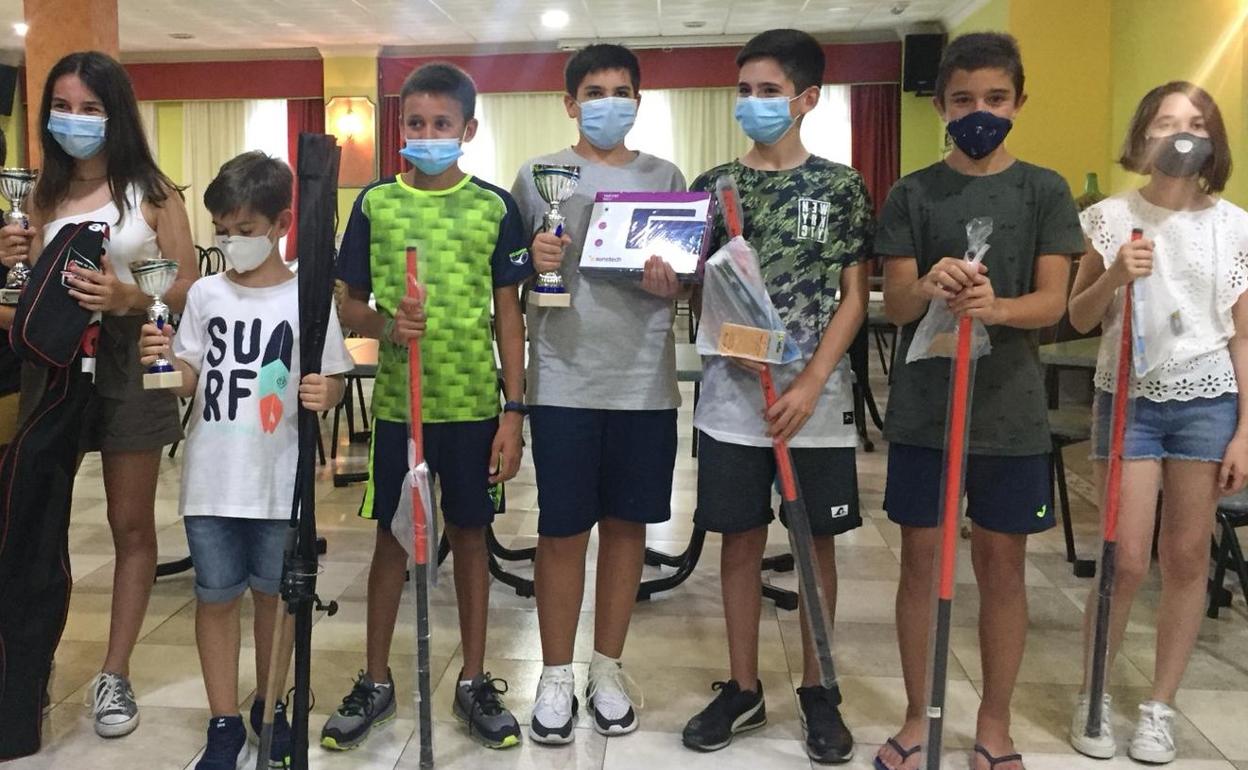 Participantes y ganadores en e lconcurso infantil 