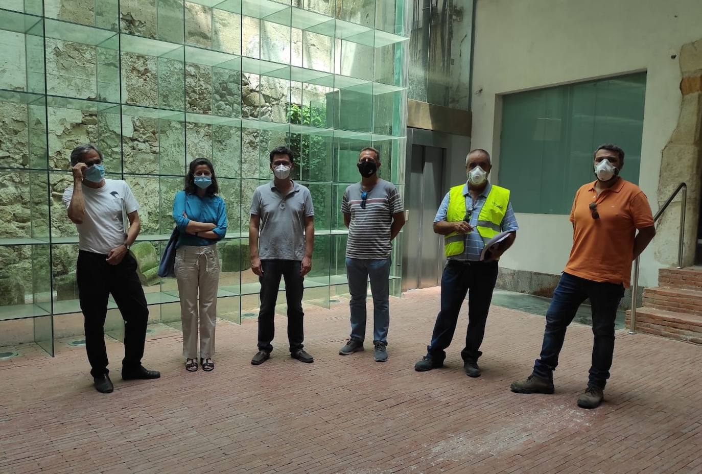 Arquitectos, responsable y dirigentes de la constructora 