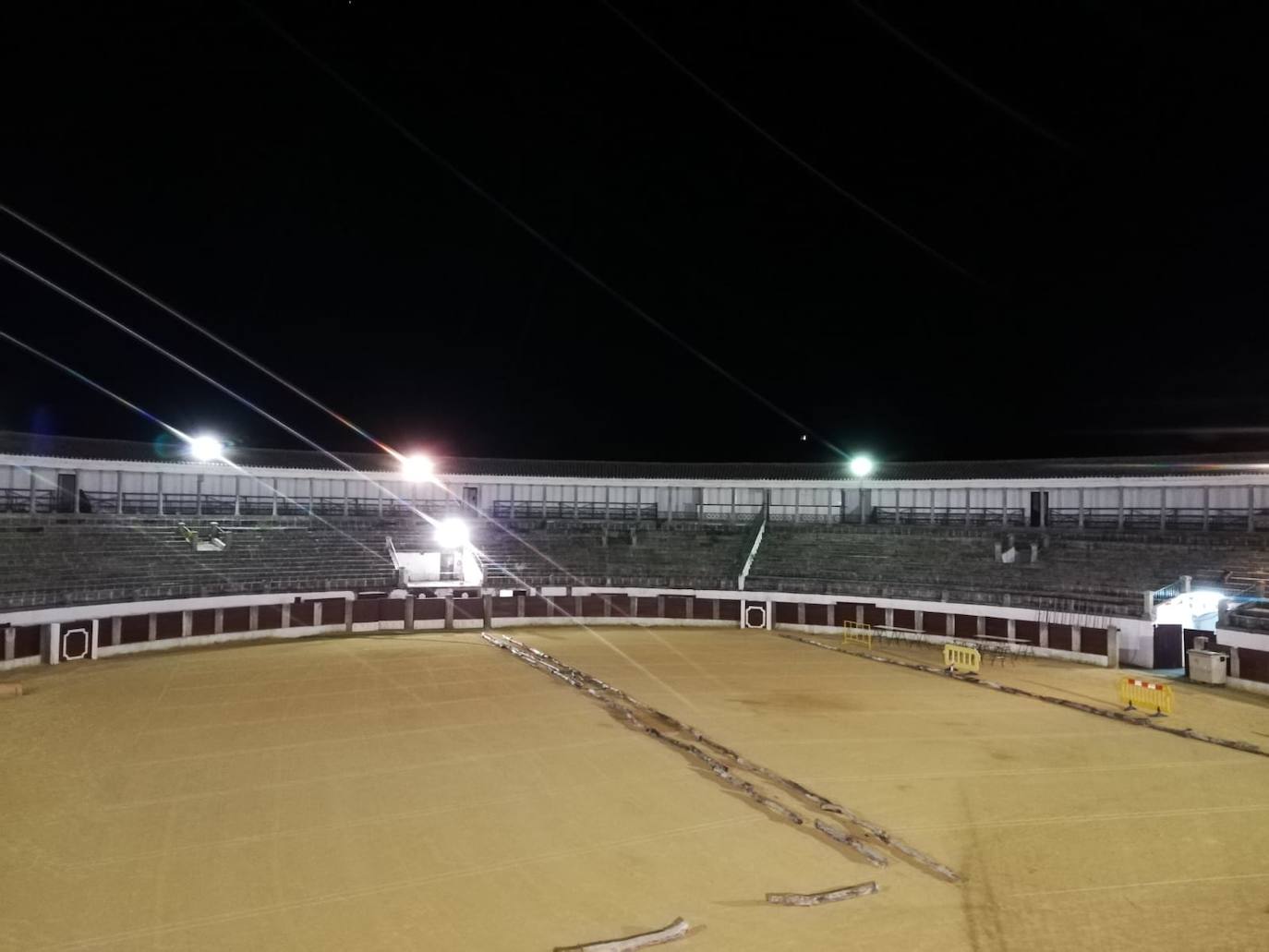 La plaza de toros ya convertido en terreno de juego de peanca 