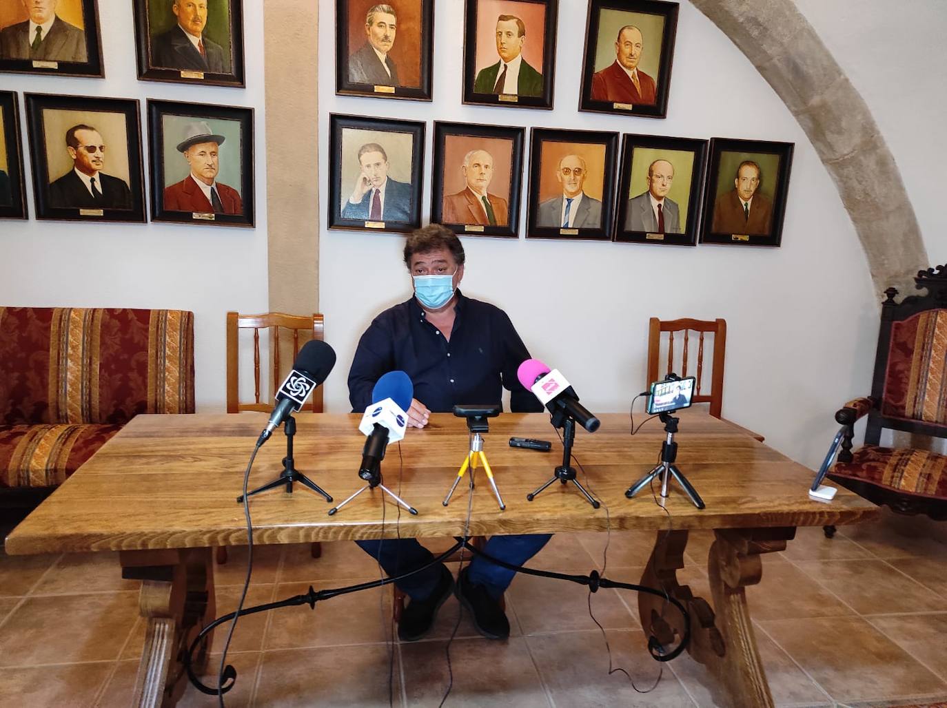 El alcalde de Trujillo, en la rueda de prensa de ayer. 