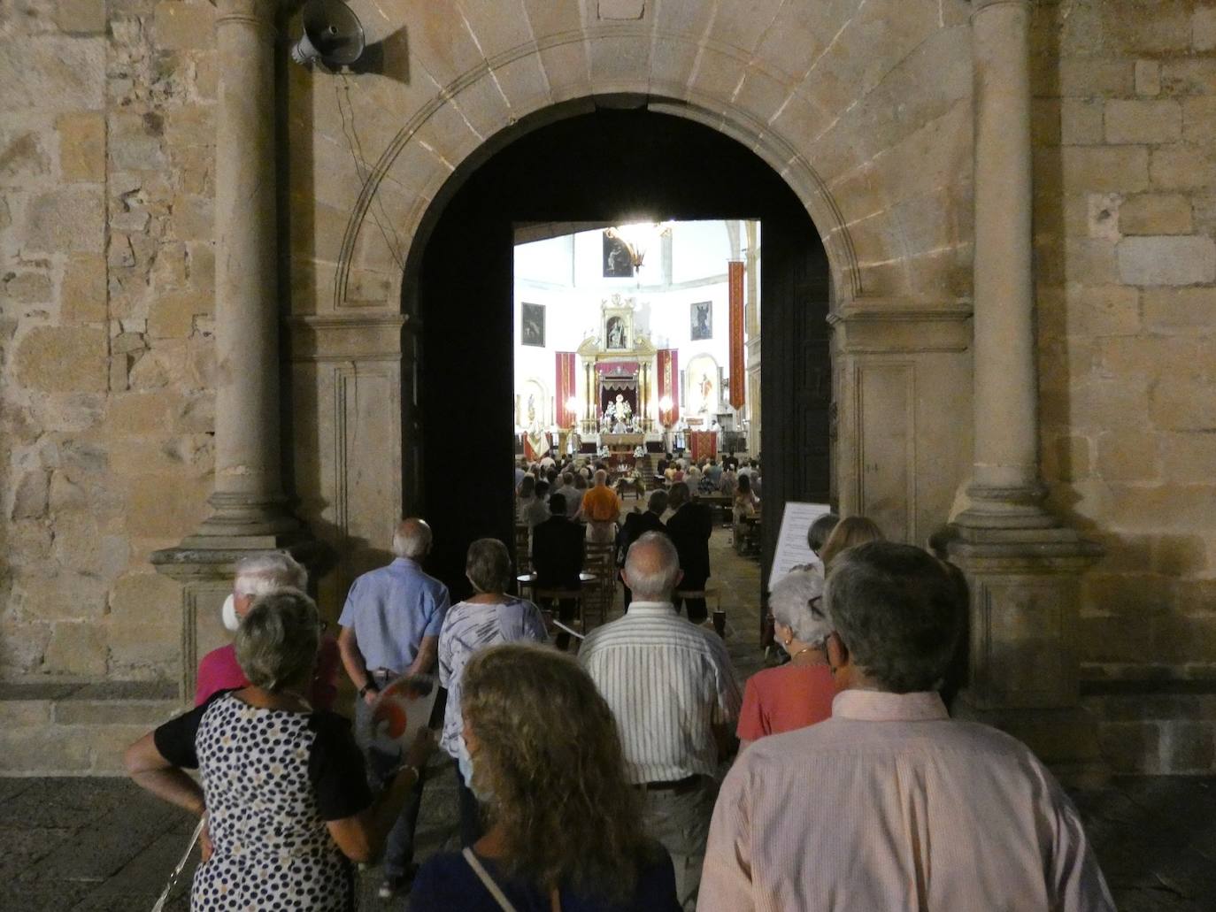 Imagen secundaria 2 - Una Salve atípica muy repartida, ante la imposibilidad de reunirse en la plaza Mayor