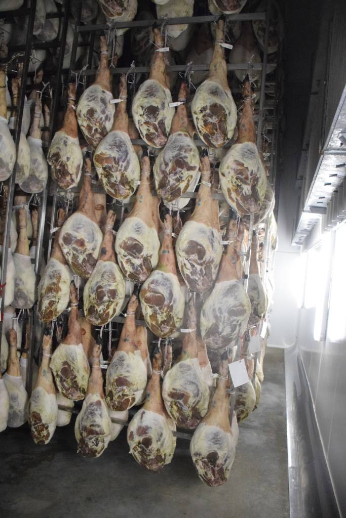 Imagen secundaria 2 - Parte del proceso del jamón y las paletillas ibéricas con la nueva tecnología 