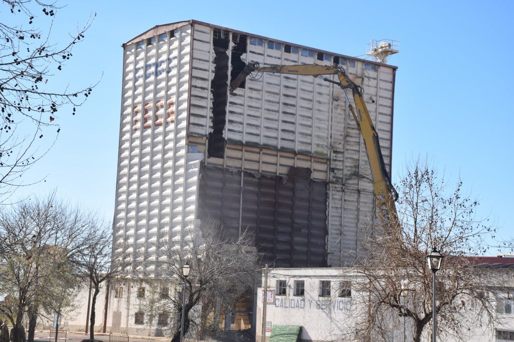 Fotos: Derrumbe de la planta de TECA situada dentro de Trujillo