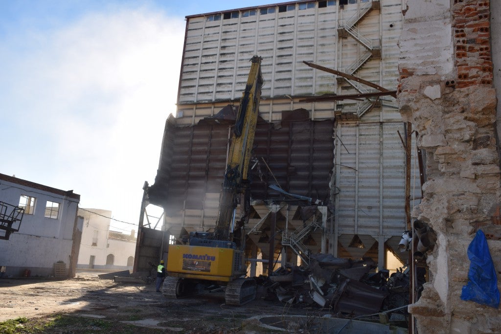 Fotos: Derrumbe de la planta de TECA situada dentro de Trujillo