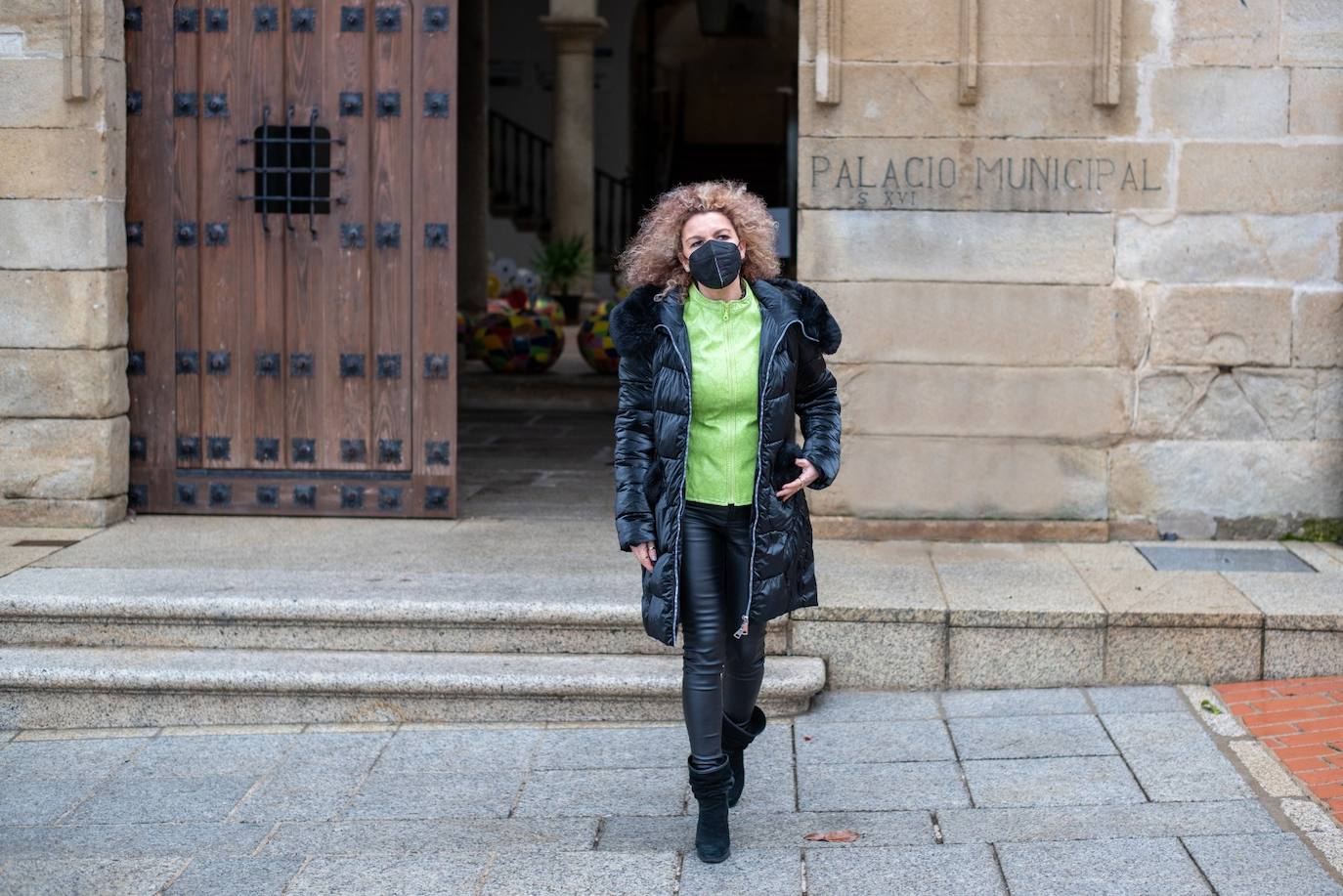 Inés Rubio saliendo del Ayuntamiento 